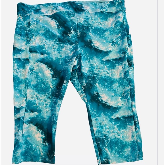 Torrid High-Rise Pocket Capri Swim Legging 5X - Picture 4 of 7